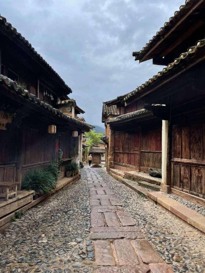 在拍拖过程中男孩邀请女孩到他家自己不去接女孩只是叫车去接这能去吗?